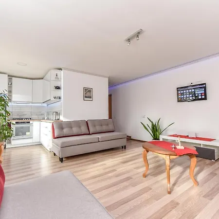 Апартаменты Neriesapartment No.2 Bedrooms Modern In Centrum Паланга